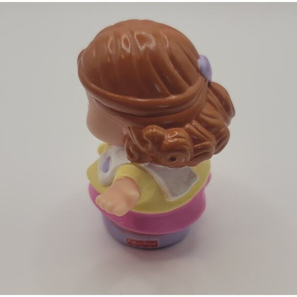 Vintage 2001 Little People Mom Baby Sitter with Bottle and Burp Rag Figurine Toy - Picture 4 of 5